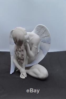 Lladro Porcelain Figurine Wonderful Angel 01018236