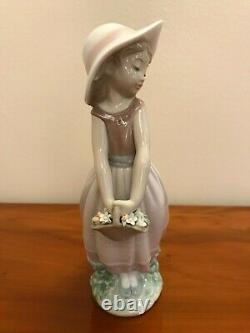 Lladro Pretty Innocence Lady Figurine Excellent Unmarked Condition