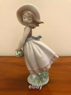 Lladro Pretty Innocence Lady Figurine Excellent Unmarked Condition