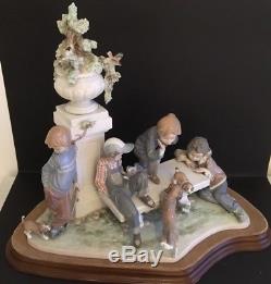 Lladro Puppy Dog Tails. 5539. Retired 2004. Huge piece 16.25'' wide. With Base