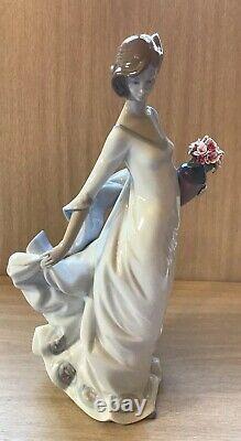 Lladro Reverie Moment Woman Figurine In Original Box