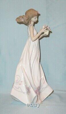 Lladro Spain Butterfly Treasures #6777 Figurine 12.5 Retired No Box Mint