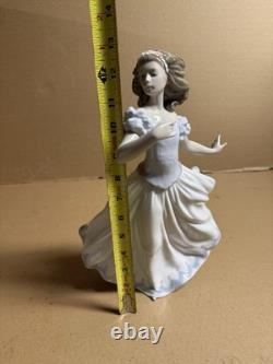 Lladro Spain Figure #6687 Sweet Sixteen Collectable Figure LOOKS Great No Box