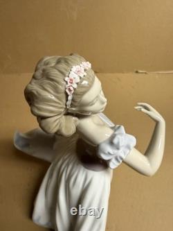 Lladro Spain Figure #6687 Sweet Sixteen Collectable Figure LOOKS Great No Box