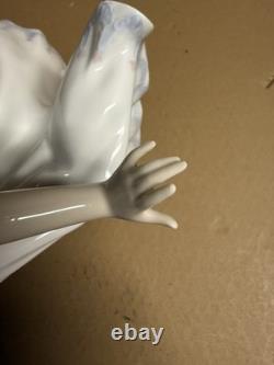 Lladro Spain Figure #6687 Sweet Sixteen Collectable Figure LOOKS Great No Box