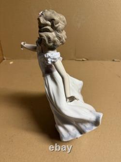 Lladro Spain Figure #6687 Sweet Sixteen Collectable Figure LOOKS Great No Box Lladro Spain Figure #6687 Sweet Sixteen Collectable Figure LOOKS Great No Box