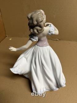 Lladro Spain Figure #6687 Sweet Sixteen Collectable Figure LOOKS Great No Box Lladro Spain Figure #6687 Sweet Sixteen Collectable Figure LOOKS Great No Box