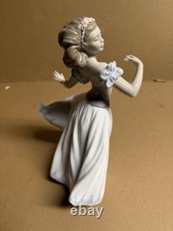Lladro Spain Figure #6687 Sweet Sixteen Collectable Figure LOOKS Great No Box