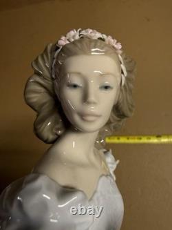 Lladro Spain Figure #6687 Sweet Sixteen Collectable Figure LOOKS Great No Box