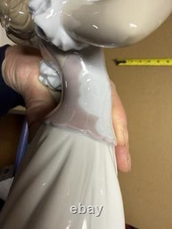 Lladro Spain Figure #6687 Sweet Sixteen Collectable Figure LOOKS Great No Box