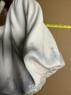 Lladro Spain Figure #6687 Sweet Sixteen Collectable Figure LOOKS Great No Box