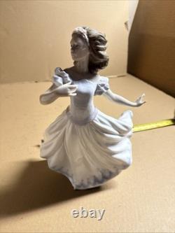 Lladro Spain Figure #6687 Sweet Sixteen Collectable Figure LOOKS Great No Box