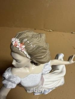 Lladro Spain Figure #6687 Sweet Sixteen Collectable Figure LOOKS Great No Box