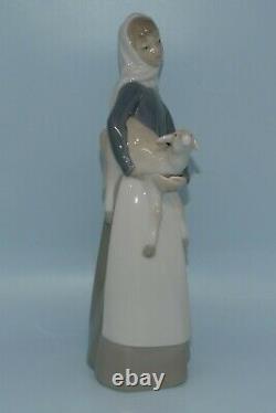 Lladro Spain figure Girl with Lamb Plain Apron #4584
