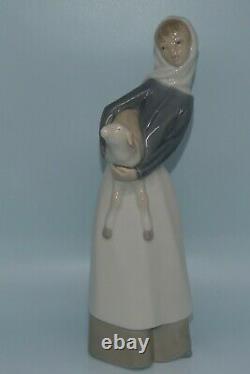 Lladro Spain figure Girl with Lamb Plain Apron #4584