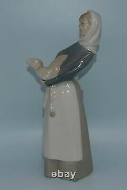 Lladro Spain figure Girl with Lamb Plain Apron #4584