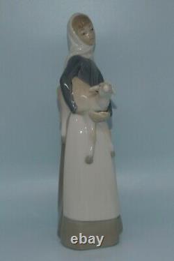 Lladro Spain figure Girl with Lamb Plain Apron #4584