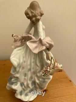 Lladro Spring Splendor Figure Lady Girl With Flower Basket 05898 Boxed + Leaflet