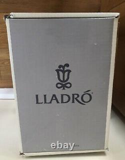 Lladro Swan and The Princess. 5705. With box
