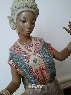 Lladro Thai Siamese Lady Figure