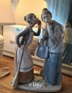 Lladro'The Gossips' Figurine 4984. PRISTINE CONDITION