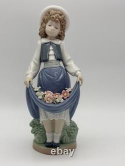 Lladro The School Girl Porcelain Figurine Nao By Lladro Spain #1005 Retired