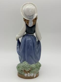 Lladro The School Girl Porcelain Figurine Nao By Lladro Spain #1005 Retired