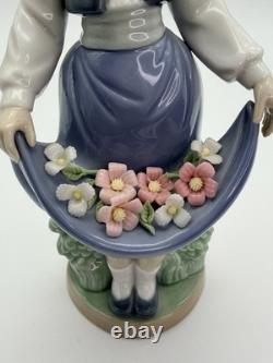 Lladro The School Girl Porcelain Figurine Nao By Lladro Spain #1005 Retired