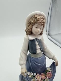 Lladro The School Girl Porcelain Figurine Nao By Lladro Spain #1005 Retired