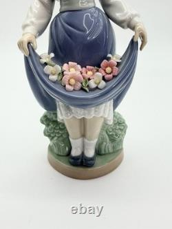 Lladro The School Girl Porcelain Figurine Nao By Lladro Spain #1005 Retired
