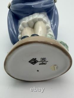 Lladro The School Girl Porcelain Figurine Nao By Lladro Spain #1005 Retired