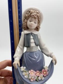 Lladro The School Girl Porcelain Figurine Nao By Lladro Spain #1005 Retired