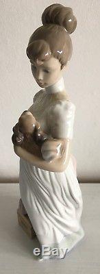Lladro Travelling Companions. 6753. Lady with dog. 13.5''. With box