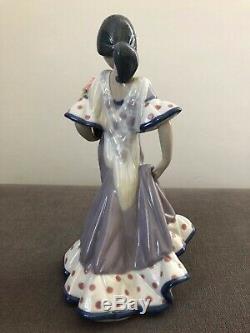 Lladro'Valencia girl with flowers figurine' MINT CONDITION