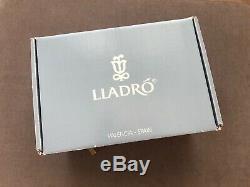 Lladro'Valencia girl with flowers figurine' MINT CONDITION