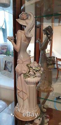 Lladro Very Rare and Stunning'Tall Lady With Tea' perfect condition