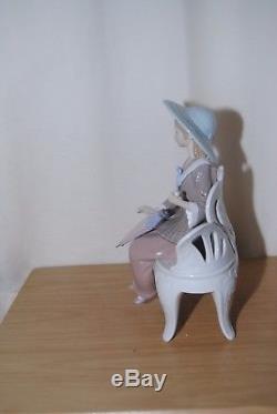 Lladro Waiting In The Park Figurine #1374