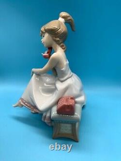 Lladro'chit Chat' Figurine 5466 Girl On The Phone With Her Dog 1987