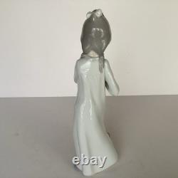 Lladro collectable figurine Nao Girl puppy 10 Unique Spain