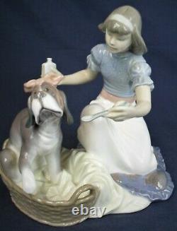 Lladro figure TAKE YOUR MEDICINE model 5921 produced 1992-1998