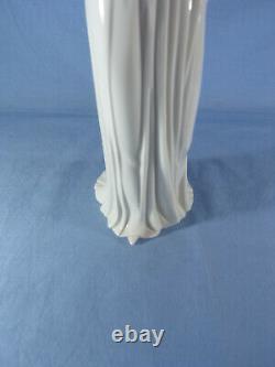 Lladro figure called unity model no 6377 sculptured by Marco Antonio Nogueron