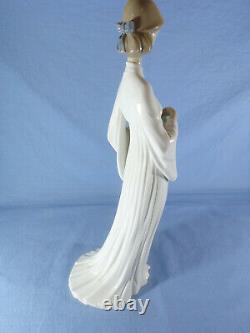 Lladro figure called unity model no 6377 sculptured by Marco Antonio Nogueron