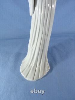 Lladro figure called unity model no 6377 sculptured by Marco Antonio Nogueron