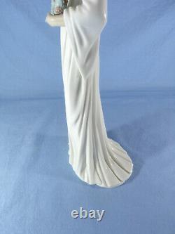 Lladro figure called unity model no 6377 sculptured by Marco Antonio Nogueron