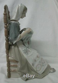 Lladro figurine Bordadoro Insular The Embroiderer by Salvador Furio #4865
