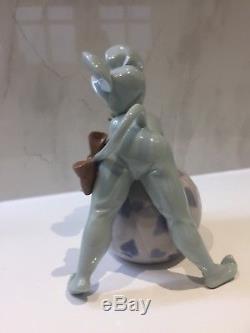 Lladro figurine Number 5881 Mischievous Mouse