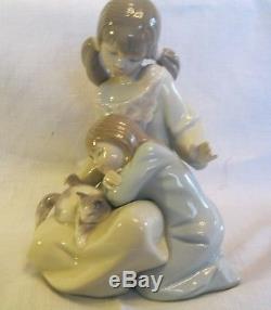 Lladro figurine SIsters, 2 little girls with their cat. 1534 Exquisite, Boxed