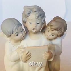 Lladro figurine Spain Nao Daisa Vtg sculpture statue decor Angel Carolers Noel