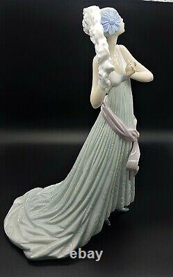 Lladro figurine Temis 6283 Spanish Porcelain