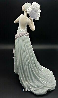 Lladro figurine Temis 6283 Spanish Porcelain